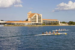Lakes Resort Hotel - Restaurant Find 3