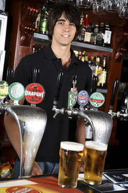 Kardinya Tavern - Restaurant Find 1