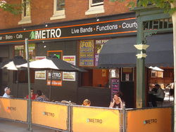 Metro Puggs Irish Bar - Restaurant Find 2
