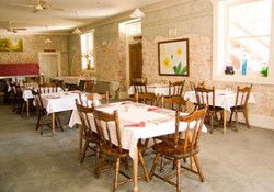 Prioiry Hotel - Restaurant Find 0