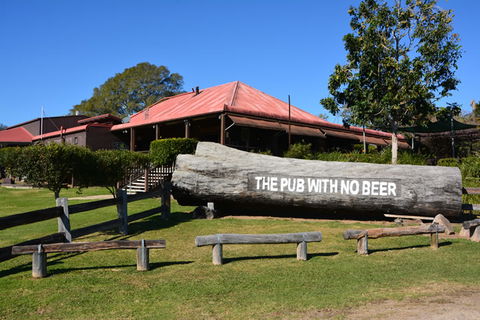 The Pub With No Beer - Restaurant Find 2