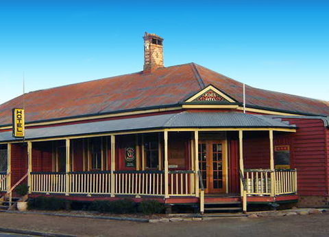 Maidenwell Hotel - Restaurant Find 0
