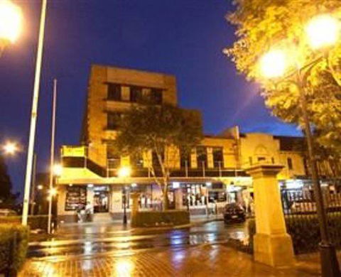 Amaroo Hotel - Restaurant Find 0