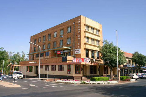 Amaroo Hotel - Restaurant Find 1