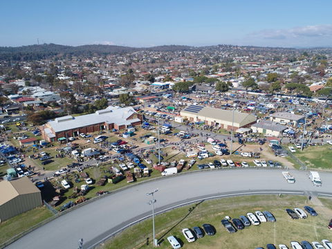 Wagga Swap Meet Run By  Classic And Historic Automobile Club Of Australia - Wagga Wagga Region - Restaurant Find 0