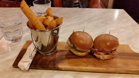 The Shingle Inn - Restaurant Find 0