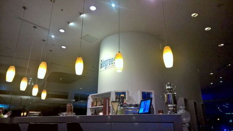 6 Degrees Bar & Lounge - Restaurant Find 0