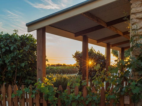 Café In The Vines - Restaurant Find 0