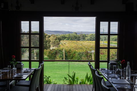 Black Swan Winery And Restaurant - Restaurant Find 0