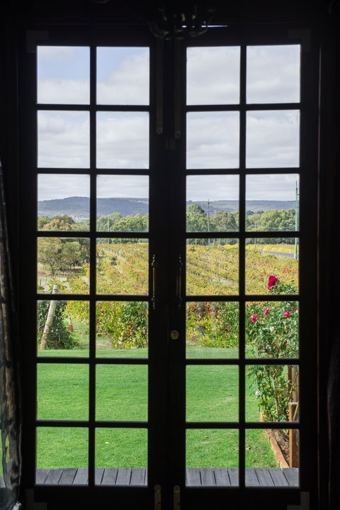 Black Swan Winery And Restaurant - Restaurant Find 1