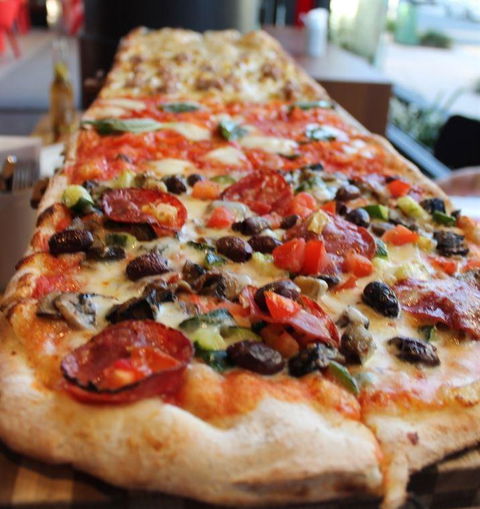 Bonnie And Clydes Pizzaria - Restaurant Find 0