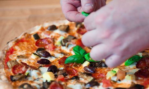 Bonnie And Clydes Pizzaria - Restaurant Find 4