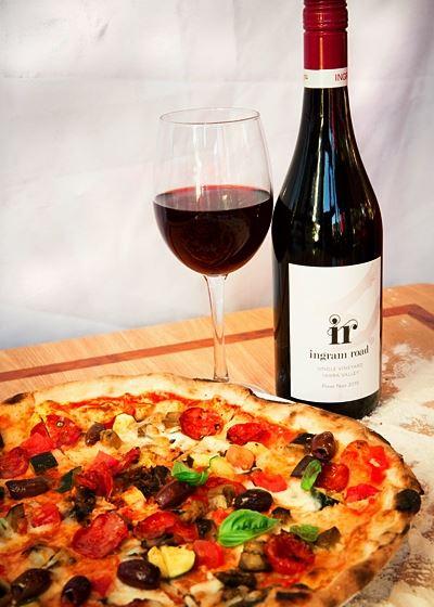 Bonnie And Clydes Pizzaria - Restaurant Find 8