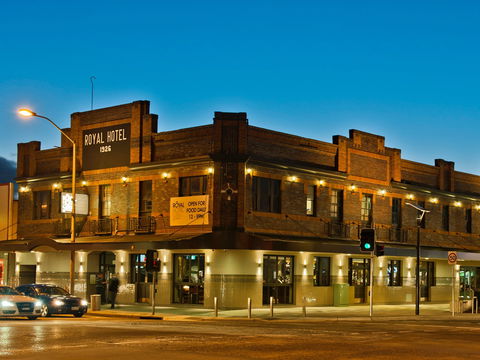 Royal Hotel Queanbeyan - Restaurant Find 0