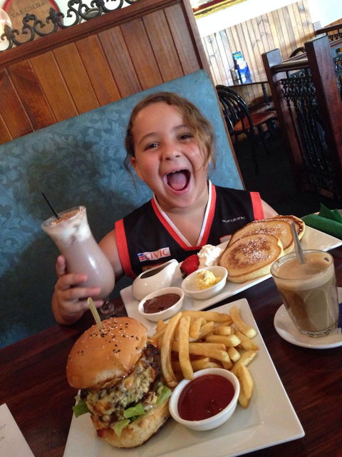 The Arch Rival Bar & Grill - Restaurant Find 3