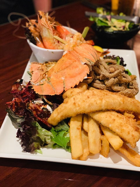 Sarins Bar & Restaurant - Restaurant Find 9