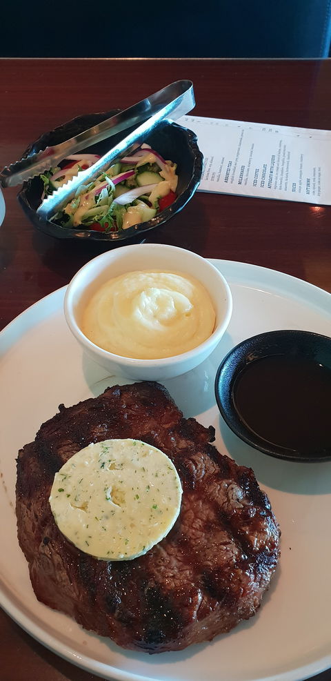 Sarins Bar & Restaurant - Restaurant Find 5