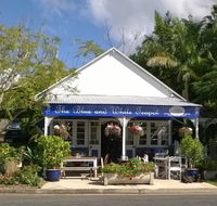 The Blue and White Teapot Cafe - Restaurant Find