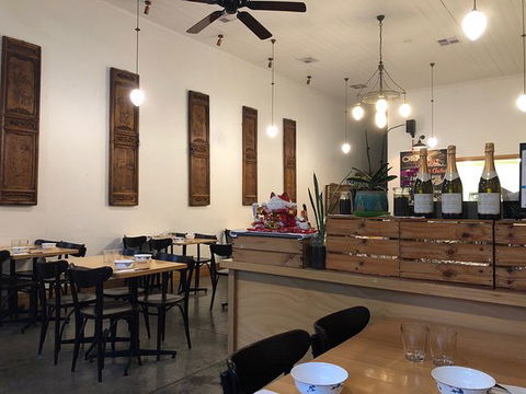Gllow - Restaurant Find 0