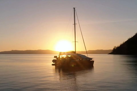 2-Night Whitsunday Islands All-Inclusive Sailing Tour From Airlie Beach - Restaurant Find 0