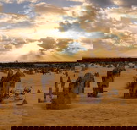 Pinnacle Desert Sunset and Night-time Stargazing Tour from Perth - Restaurant Find