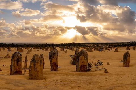 Pinnacle Desert Sunset And Night-time Stargazing Tour From Perth - Restaurant Find 0