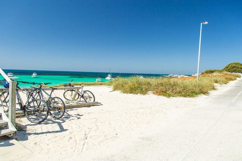 Rottnest Island Bayseeker Day Trip From Perth - Restaurant Find 1