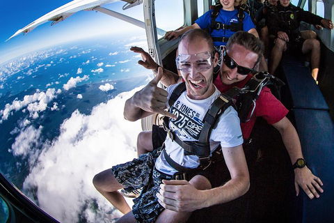 Reef And Rainforest Tandem Sky Dive In Cairns - Restaurant Find 2
