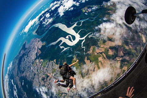 Reef And Rainforest Tandem Sky Dive In Cairns - Restaurant Find 5