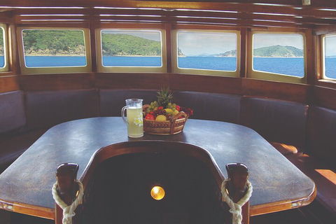 2 Night Whitsunday Islands Cruise On New Horizon From Airlie Beach - Restaurant Find 0