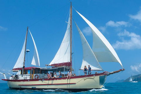 2-Day Whitsundays Sailing Adventure: Summertime - Restaurant Find 1