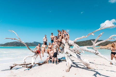 4 Day & 3 Night Whitsunday Islands & Outer Reef Sailing Adventure On Condor - Restaurant Find 0