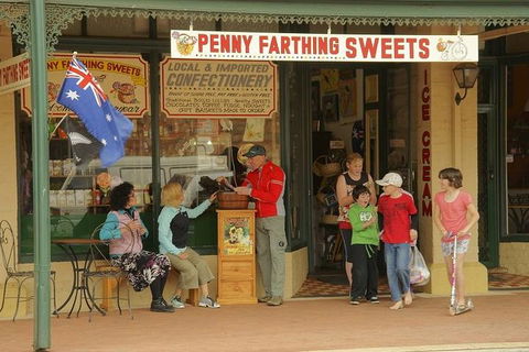 2-Day Wave Rock, York, Wildflowers & Aboriginal Experience - Restaurant Find 4