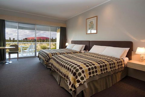 3-Day Uluru-Kata Tjuta And Kings Canyon 4WD Small-Group Eco-Tour From Alice Springs - Restaurant Find 0