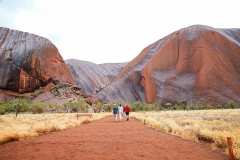 2-Day Uluru (Ayers Rock) And Kata Tjuta Trip From Alice Springs - Restaurant Find 1